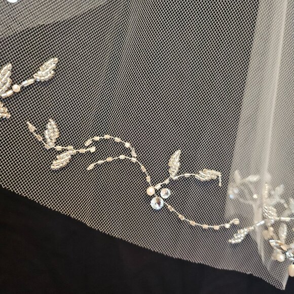 Wedding Bridal Veil, EN VOGUE Tulle, Beaded, Crystal and Pearl Floral Design - Picture 10 of 15